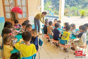 'Chăm lo bữa ăn cho học sinh bán trú