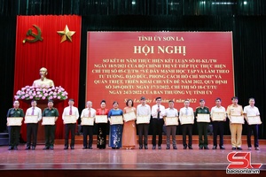 'Học tập và làm theo Bác, vì hạnh phúc của nhân dân