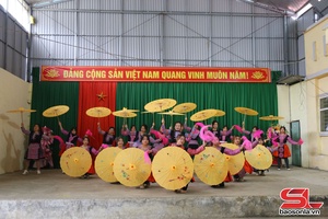 'Thắp lửa phong trào văn nghệ cơ sở