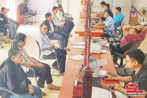 'Lấy người dân và doanh nghiệp làm trung tâm