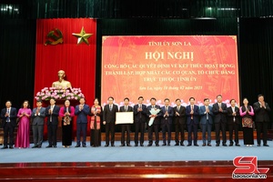 'Đoàn kết, dân chủ, đổi mới, phát triển, xây dựng Đảng bộ trong sạch, vững mạnh