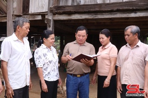 'Về bản nông thôn mới kiểu mẫu