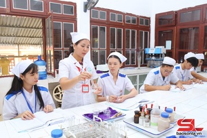'Đào tạo nguồn nhân lực ngành y cho các tỉnh nước bạn Lào