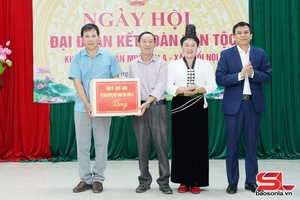 'Đồng chí Giám đốc Sở Xây dựng dự ngày hội Đại đoàn kết toàn dân tộc tại xã Muổi Nọi