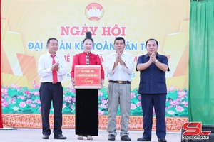 'Đồng chí Phó Bí thư Tỉnh ủy dự Ngày hội đại đoàn kết tại bản Mé Bon, xã Sông Mã