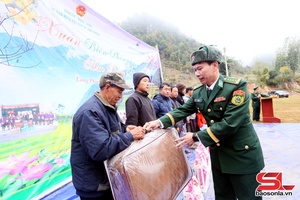 'Nghĩa tình quân - dân nơi biên giới