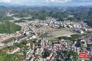 'Chạm vào Tháng 4