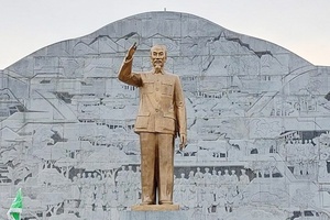 'Hồ Chí Minh - sức nhiệm màu