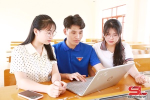 'Nghị lực vượt khó của chàng sinh viên khoa mầm non