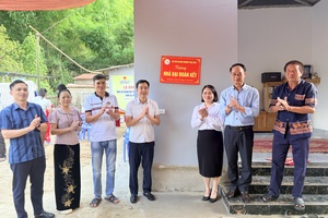 'Khánh thành nhà "Đại đoàn kết" cho hộ gia đình khó khăn