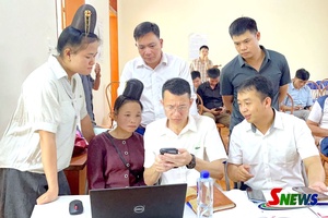 “Sổ tay đảng viên điện tử” về với chi bộ bản