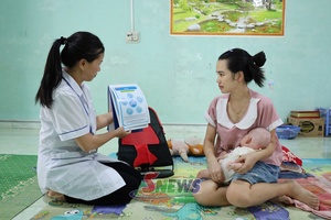 'Chú trọng chăm sóc sức khỏe bà mẹ và trẻ em