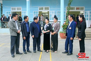 Đoàn đại biểu Quốc hội tỉnh tiếp xúc cử tri xã Mường Bám