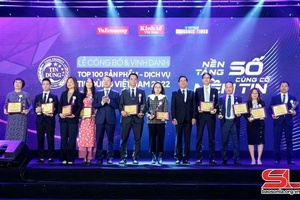 Công bố và vinh danh 100 sản phẩm, dịch vụ Tin Dùng Việt Nam 2022