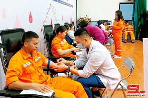 Công ty Điện lực Sơn La: Hiến máu tình nguyện hưởng ứng “Tuần lễ hồng EVN”