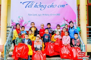 Chương trình “Tết hồng cho em” tại xã Nậm Lạnh