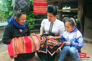Người lưu giữ nghề dệt truyền thống