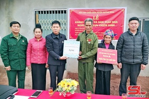 Bàn giao nhà “Nghĩa tình đồng đội” cho hội viên CCB Hoàng Văn Sóng