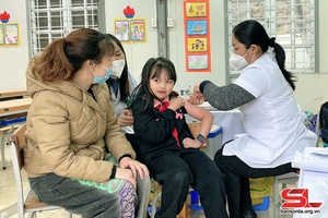 Đẩy mạnh tiêm vắc xin Covid-19 liều cơ bản cho trẻ em