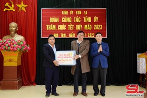 Đồng chí Trưởng ban Tổ chức Tỉnh ủy thăm, chúc tết tại huyện Mường La