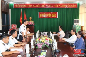 Bộ Tư lệnh vùng 2 Hải quân thăm, chúc tết huyện Côn Đảo