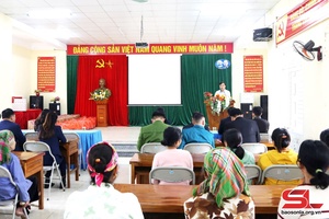 Quỹ Bảo vệ và Phát triển rừng tỉnh thăm, tặng quà xã Mường Lang