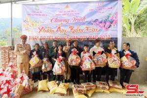 Chương trình “Xuân ấm bản em” tại xã Tân Xuân