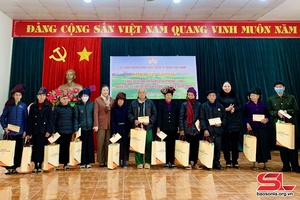 Ủy ban Trung ương MTTQ Việt Nam tặng quà Tết tại huyện Thuận Châu