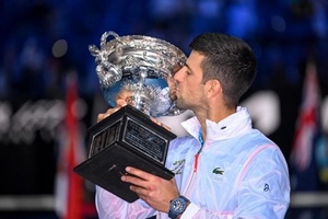 Djokovic lần thứ 10 vô địch Australian Open, trở lại số 1 thế giới
