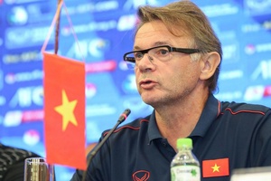 HLV Philippe Troussier ký hợp đồng dẫn dắt đội tuyển Việt Nam
