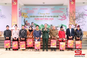 "Xuân biên cương đoàn kết, Tết thắm tình quân dân"