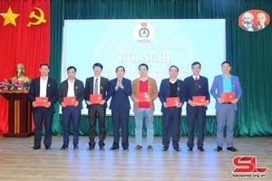Sôi nổi phong trào thi đua công nhân viên chức lao động