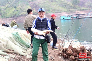 Kỳ thú Hội thi câu cá sông Đà