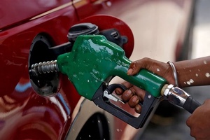 Giá xăng dầu hôm nay (21-2): Giá xăng lập hat-trick tăng?