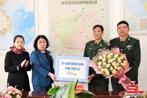 Đồng chí Phó Chủ tịch Thường trực UBND tỉnh thăm, tặng quà các Đồn Biên phòng