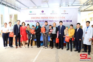 Bệnh viện Nhi Trung ương bàn giao bác sỹ về công tác tại Bệnh viện đa khoa Mộc Châu