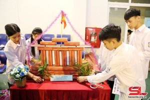 Sốp Cộp tổ chức thi xếp sách nghệ thuật 