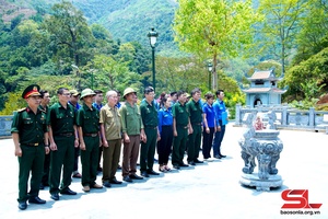 Chương trình “Về nguồn thăm địa chỉ đỏ”