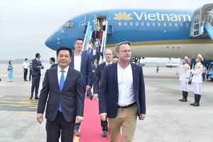 Thủ tướng Đại Công quốc Luxembourg bắt đầu chuyến thăm chính thức Việt Nam

