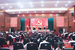 'Sơ kết giữa nhiệm kỳ thực hiện Nghị quyết Đại hội đại biểu Đảng bộ huyện Mường La lần thứ XXI