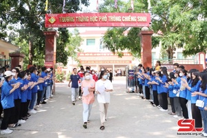 Hoàn thành môn thi cuối cùng hệ không chuyên