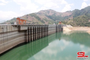 Nhà máy Thủy điện Sơn La hạn chế phát điện do nước hồ xuống thấp
