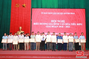 Quỳnh Nhai biểu dương gia đình văn hóa tiêu biểu giai đoạn 2018-2022 