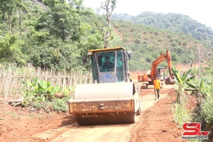 Phong trào hiến đất làm đường giao thông ở Tông Cọ