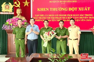 Khen thưởng đột xuất Công an huyện Yên Châu về thành tích bắt giữ đối tượng phạm tội ma túy