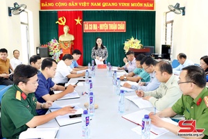 Đồng chí Trưởng ban Tuyên giáo Tỉnh ủy kiểm tra tại một số xã của huyện Thuận Châu