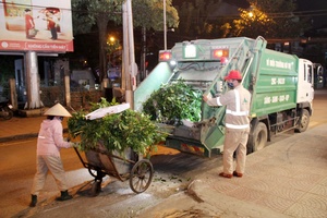 Mô hình “Tổ công nhân vì môi trường xanh - tự quản về an ninh trật tự”