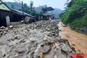 Mưa lớn cục bộ, đề phòng lũ quét, sạt lở tại vùng núi phía bắc
