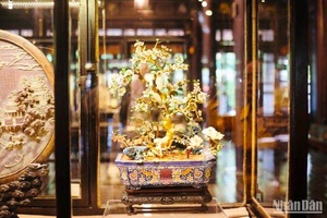 Triển lãm 100 cổ vật “Từ Musée Khải Định đến Bảo tàng Cổ vật Cung đình Huế”
