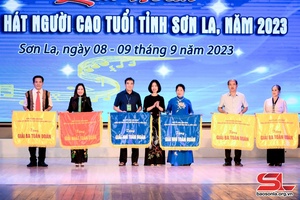 Liên hoan tiếng hát người cao tuổi